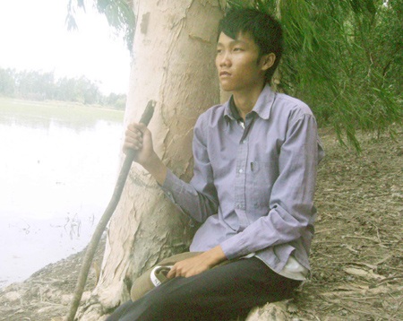 Nhà nghèo, cậu bé chăn vịt đành gác lại ước mơ ĐH - 1 Nhà nghèo, cậu bé chăn vịt đành gác lại ước mơ ĐH - 1