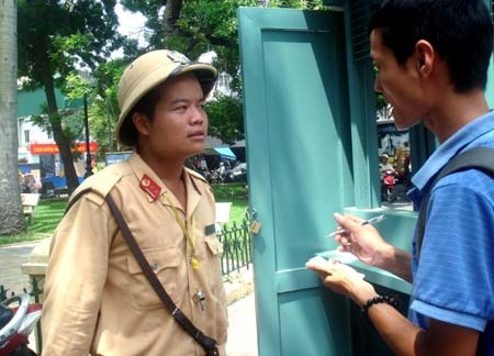 Hai CSGT tóm gọn tên cướp táo tợn - 1 Hai CSGT tóm gọn tên cướp táo tợn - 1