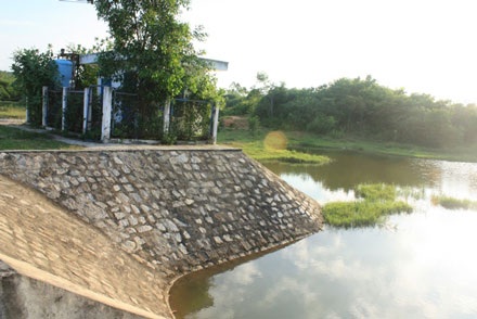 Trạm nước sạch bỏ hoang, dân ăn uống nước… mương - 2