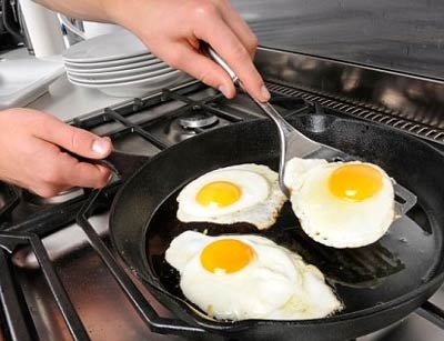 Chảo chống dính có thể làm tăng cholesterol xấu ở trẻ? - 1 Chảo chống dính có thể làm tăng cholesterol xấu ở trẻ? - 1