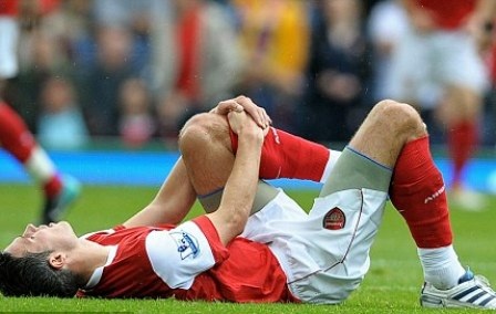 Van Persie chấn thương, Arsenal thực sự khốn đốn - 1