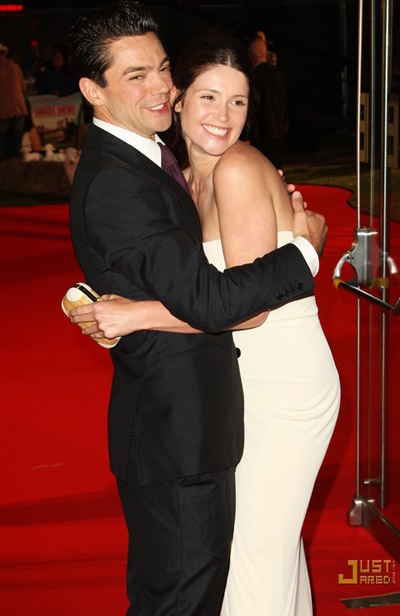 “Bond girl” Gemma Arteron thanh lịch trong buổi công chiếu phim mới - 4 “Bond girl” Gemma Arteron thanh lịch trong buổi công chiếu phim mới - 4