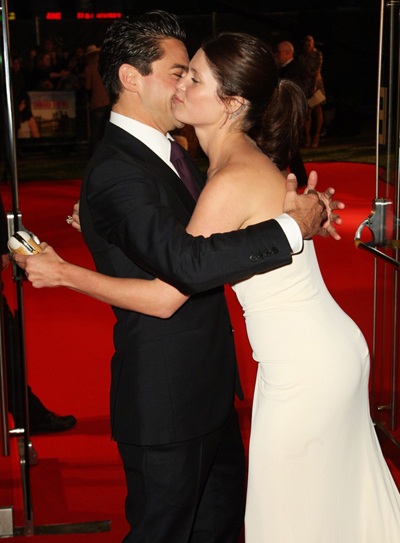 “Bond girl” Gemma Arteron thanh lịch trong buổi công chiếu phim mới - 3 “Bond girl” Gemma Arteron thanh lịch trong buổi công chiếu phim mới - 3