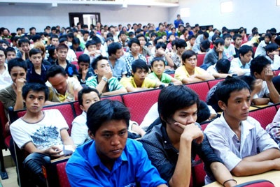 Cho thanh thiếu niên “chậm tiến” tham quan... trại cải tạo - 2 Cho thanh thiếu niên “chậm tiến” tham quan... trại cải tạo - 2