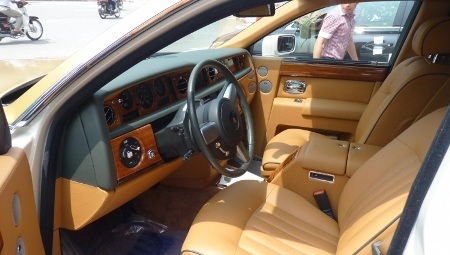 Rolls-Royce Phantom màu lạ tại Hà Nội - 5 Rolls-Royce Phantom màu lạ tại Hà Nội - 5