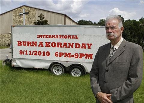 Mục sư Mỹ hủy bỏ ý định đốt kinh Koran ngày 11/9 - 1