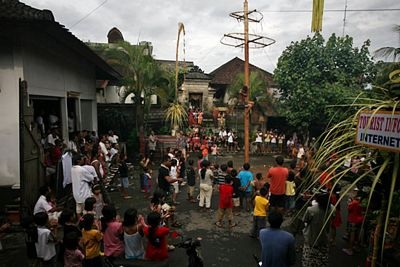Lễ hội trèo cau bôi mỡ kỳ quặc ở Indonesia - 12 Lễ hội trèo cau bôi mỡ kỳ quặc ở Indonesia - 12