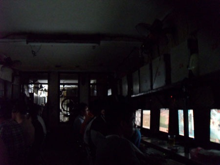 Tiệm game phớt lờ lệnh “giới nghiêm” - 4 Tiệm game phớt lờ lệnh “giới nghiêm” - 4