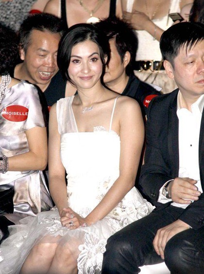 Vẻ rạng ngời của “bà mẹ hai con” Trương Bá Chi - 14