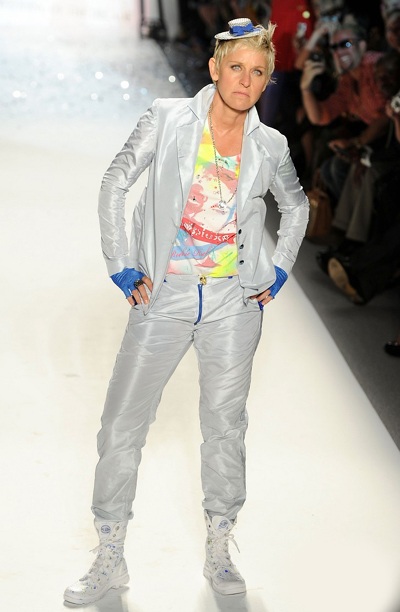 Xem MC đồng tính trình diễn thời trang - 3 Xem MC đồng tính trình diễn thời trang - 3