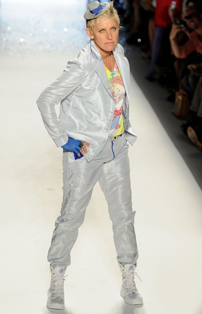 Xem MC đồng tính trình diễn thời trang - 4 Xem MC đồng tính trình diễn thời trang - 4