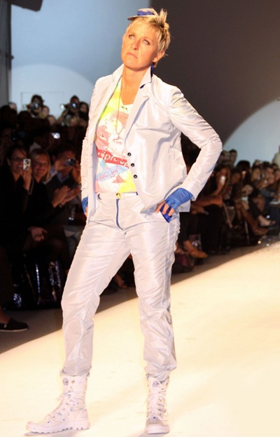 Xem MC đồng tính trình diễn thời trang - 5 Xem MC đồng tính trình diễn thời trang - 5