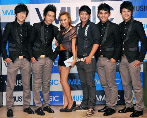 Nhiều “sao” đến chúc mừng V.Music - 11 Nhiều “sao” đến chúc mừng V.Music - 11