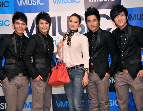 Nhiều “sao” đến chúc mừng V.Music - 2 Nhiều “sao” đến chúc mừng V.Music - 2