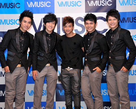 Nhiều “sao” đến chúc mừng V.Music - 14 Nhiều “sao” đến chúc mừng V.Music - 14