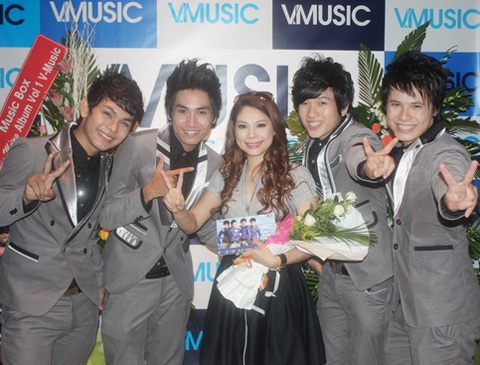 Nhiều “sao” đến chúc mừng V.Music - 1 Nhiều “sao” đến chúc mừng V.Music - 1