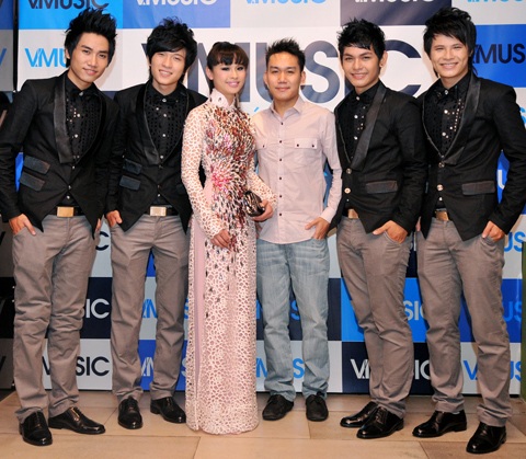 Nhiều “sao” đến chúc mừng V.Music - 4 Nhiều “sao” đến chúc mừng V.Music - 4