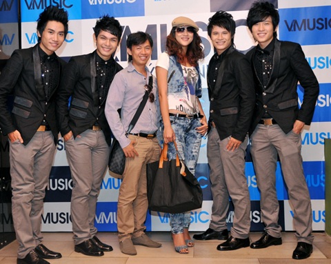 Nhiều “sao” đến chúc mừng V.Music - 7 Nhiều “sao” đến chúc mừng V.Music - 7