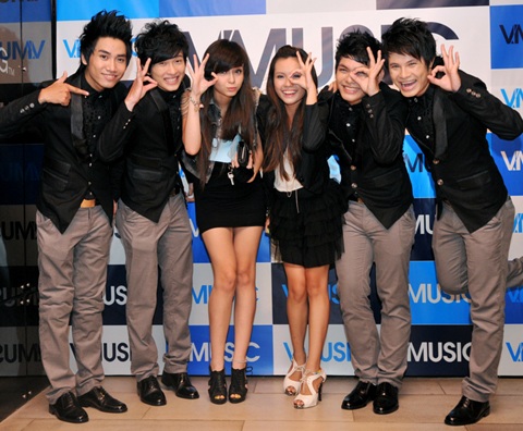 Nhiều “sao” đến chúc mừng V.Music - 10 Nhiều “sao” đến chúc mừng V.Music - 10