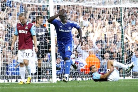 Essien lập cú đúp, Chelsea tiếp tục mạch toàn thắng - 1 Essien lập cú đúp, Chelsea tiếp tục mạch toàn thắng - 1