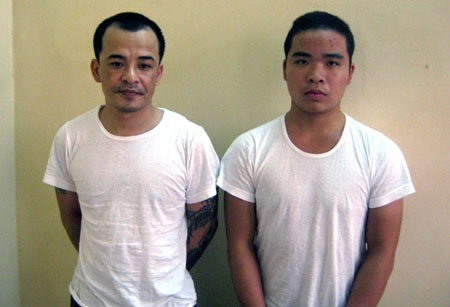 “Bảo kê” bắt giữ nữ tiếp viên karaoke để đòi nợ - 1 “Bảo kê” bắt giữ nữ tiếp viên karaoke để đòi nợ - 1