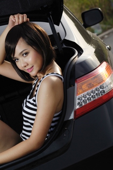 Camry 2011 cuốn hút bên Huyền Lizzie - 12