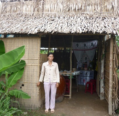 Thương lắm hai bé mồ côi cha trước nguy cơ mất mẹ - 1