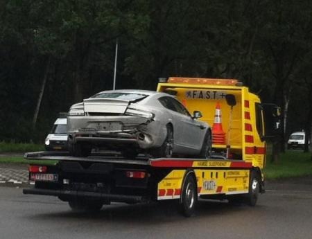 Chiếc Aston Martin Rapide đầu tiên lâm nạn - 5