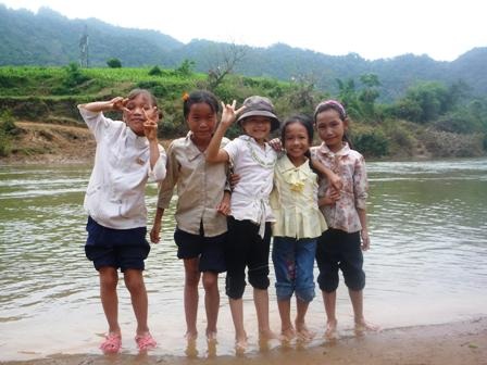 Chòng chành kéo bè vượt sông tìm chữ - 3