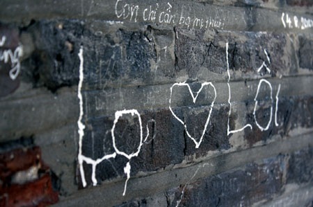 Nhem nhuốc di tích cổ quanh hồ Gươm trước Đại lễ - 4