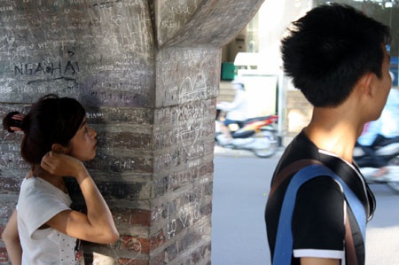 Nhem nhuốc di tích cổ quanh hồ Gươm trước Đại lễ - 8