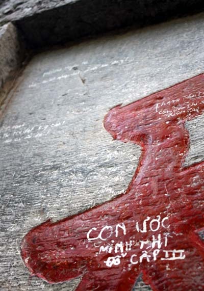 Nhem nhuốc di tích cổ quanh hồ Gươm trước Đại lễ - 12