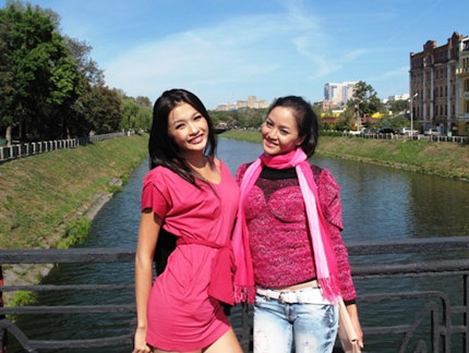 Nhan sắc Việt khoe sắc ở Châu Âu - 10