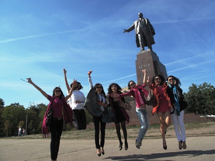 Nhan sắc Việt khoe sắc ở Châu Âu - 2