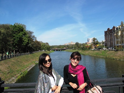 Nhan sắc Việt khoe sắc ở Châu Âu - 6