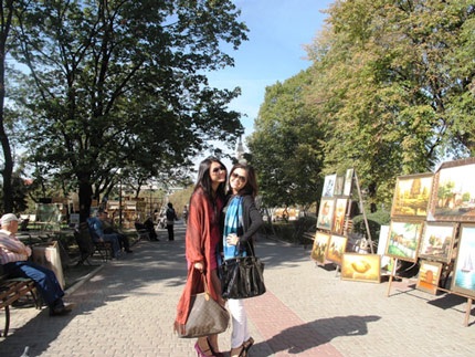 Nhan sắc Việt khoe sắc ở Châu Âu - 7