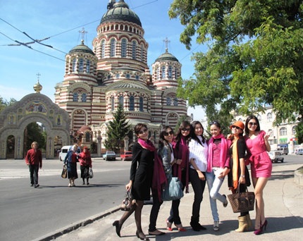 Nhan sắc Việt khoe sắc ở Châu Âu - 5