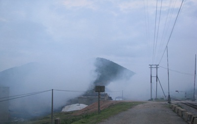 Khói độc bủa vây xóm làng - 6