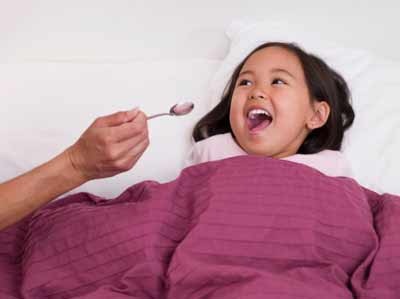 Sai lầm khi cho trẻ uống thuốc - 1