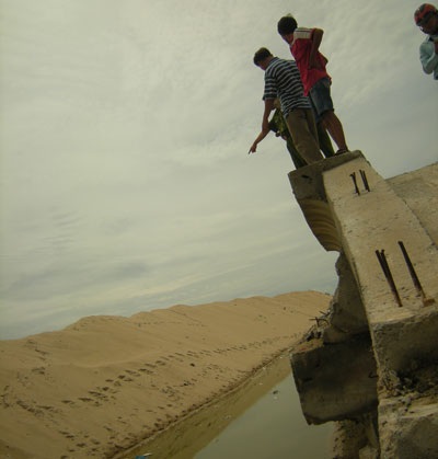 Hai cháu trai 4 tuổi chết thương tâm tại bờ kè xây dở - 1 Hai cháu trai 4 tuổi chết thương tâm tại bờ kè xây dở - 1