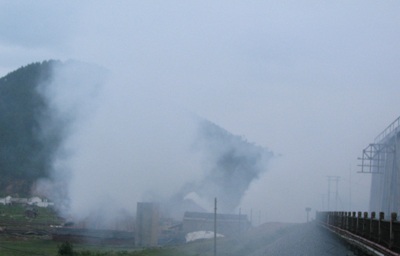 Khói độc bủa vây xóm làng - 4