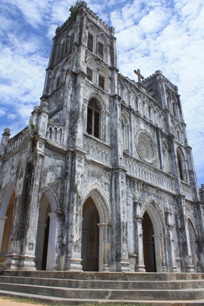 Thăm nhà thờ cổ nhất Việt Nam, “đọc” cuốn sách quốc ngữ đầu tiên - 2 Thăm nhà thờ cổ nhất Việt Nam, “đọc” cuốn sách quốc ngữ đầu tiên - 2