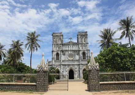 Thăm nhà thờ cổ nhất Việt Nam, “đọc” cuốn sách quốc ngữ đầu tiên - 1 Thăm nhà thờ cổ nhất Việt Nam, “đọc” cuốn sách quốc ngữ đầu tiên - 1