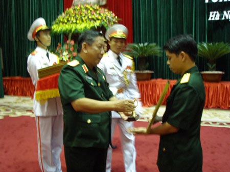 Tuyên dương 187 thủ khoa xuất sắc tốt nghiệp các trường Quân đội - 1 Tuyên dương 187 thủ khoa xuất sắc tốt nghiệp các trường Quân đội - 1