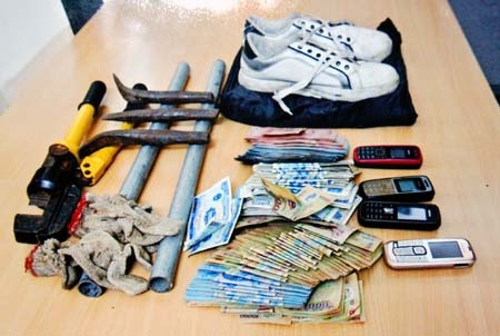 Nhóm đạo chích ngoại quốc chuyên đục két sắt sa lưới - 2