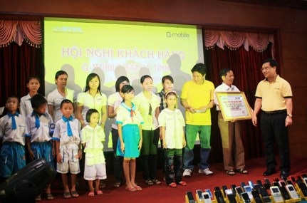 Hà Tĩnh: 100 suất học bổng đến với HS nghèo vượt khó - 1