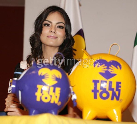 Hoa hậu Hoàn vũ hoạt động từ thiện ngay khi về nhà - 10 Hoa hậu Hoàn vũ hoạt động từ thiện ngay khi về nhà - 10