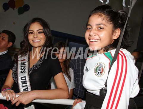 Hoa hậu Hoàn vũ hoạt động từ thiện ngay khi về nhà - 12 Hoa hậu Hoàn vũ hoạt động từ thiện ngay khi về nhà - 12