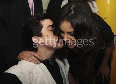 Hoa hậu Hoàn vũ hoạt động từ thiện ngay khi về nhà - 16 Hoa hậu Hoàn vũ hoạt động từ thiện ngay khi về nhà - 16