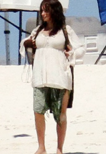 Penelope Cruz đã có bầu 4 tháng rưỡi - 2 Penelope Cruz đã có bầu 4 tháng rưỡi - 2